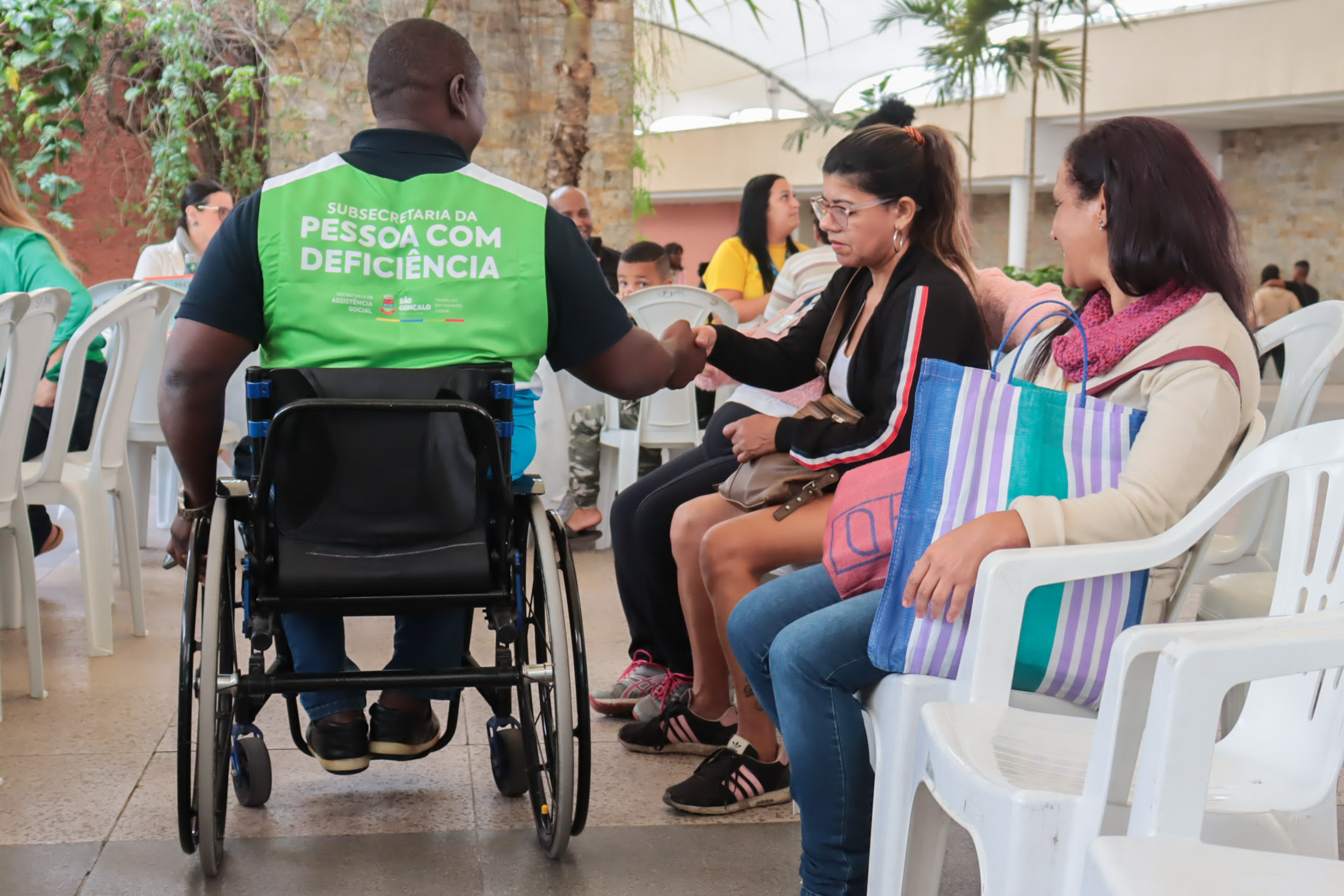 Gonçalenses participam de ação social inclusiva no Partage Shopping