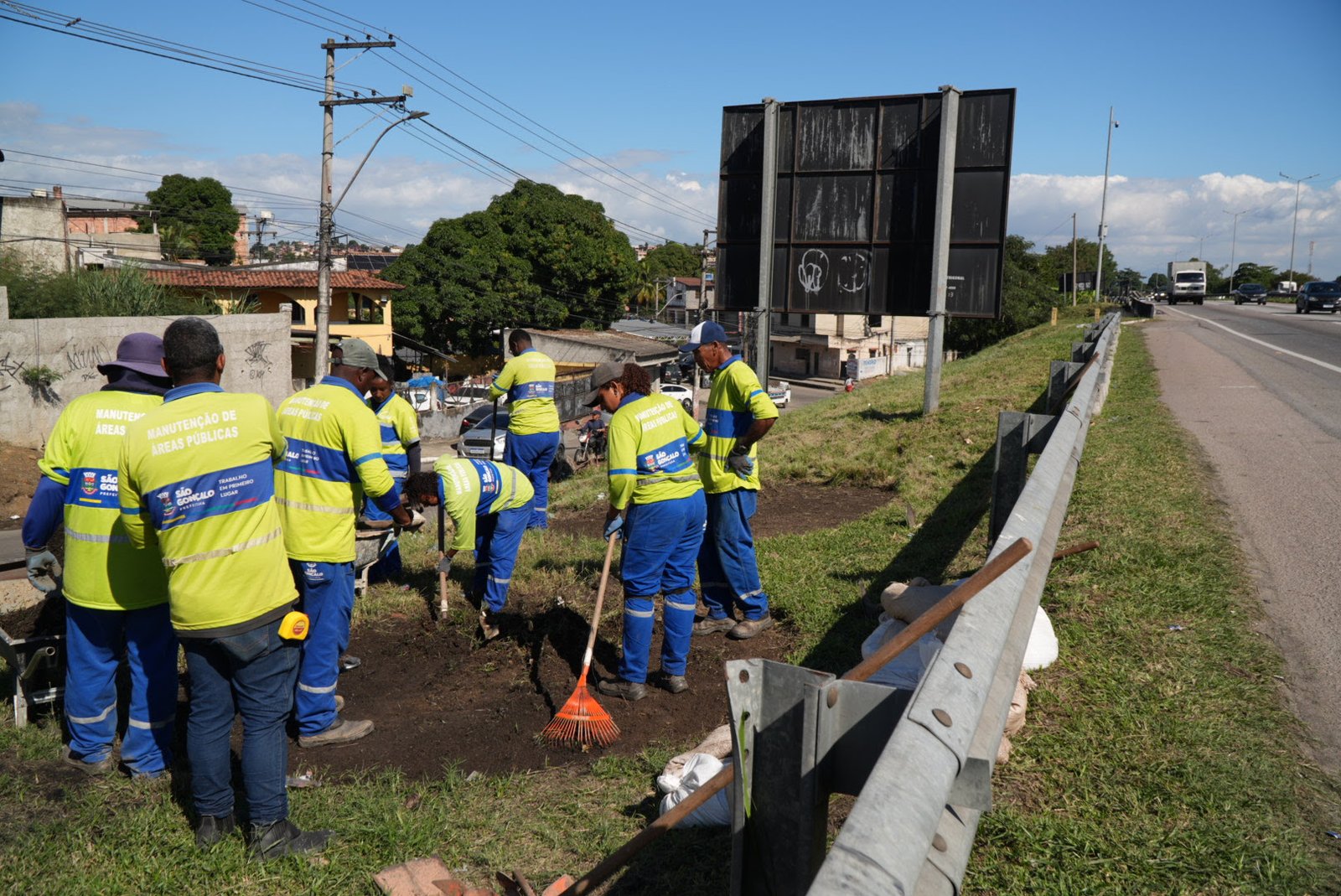 Prefeitura e Arteris avançam com ações de limpeza e paisagismo na BR-101