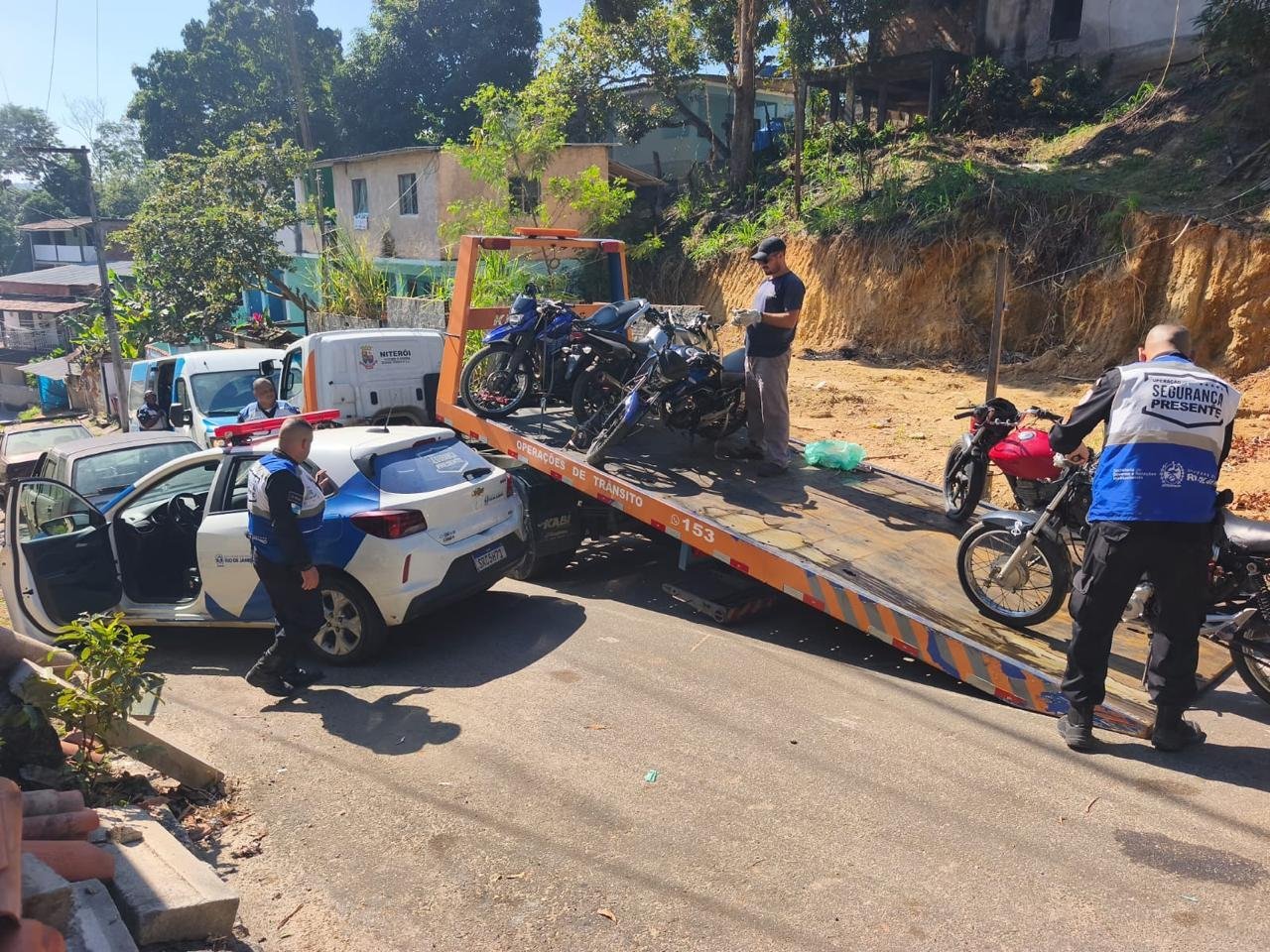 Operações policiais resultam em prisões, apreensões e confronto em Maricá, Niterói e Itaboraí