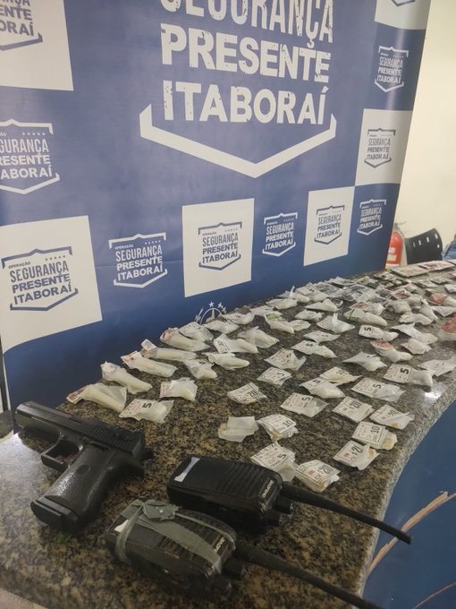 Segurança Presente apreende drogas, simulacro de arma e rádios em Itaboraí