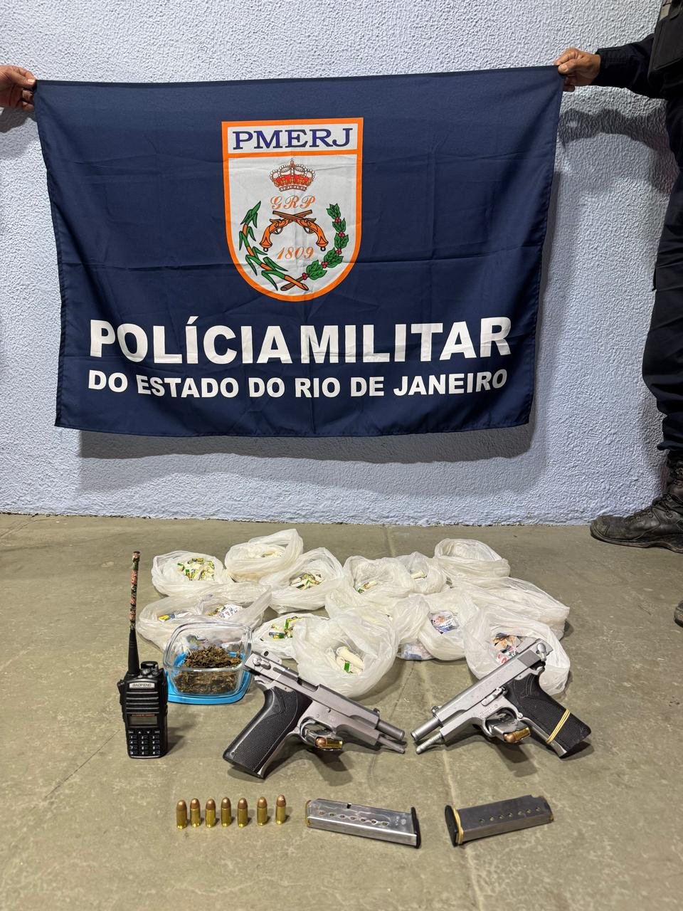 Seis suspeitos são presos com armas e drogas em comunidade de São Gonçalo