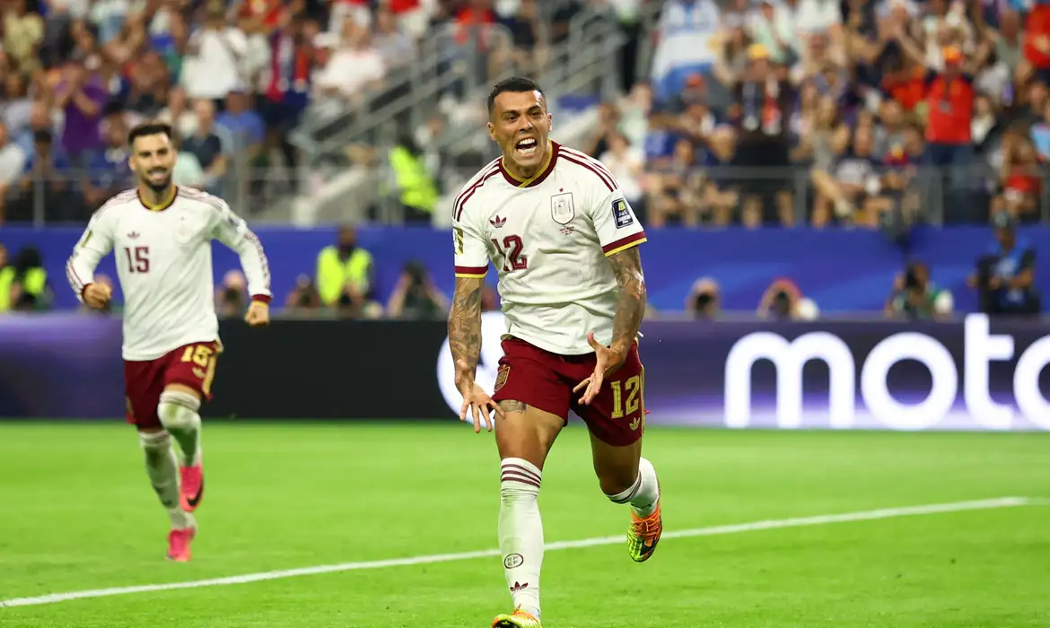Espanha encerra jejum de 16 anos e volta à final da Copa com invencibilidade recorde