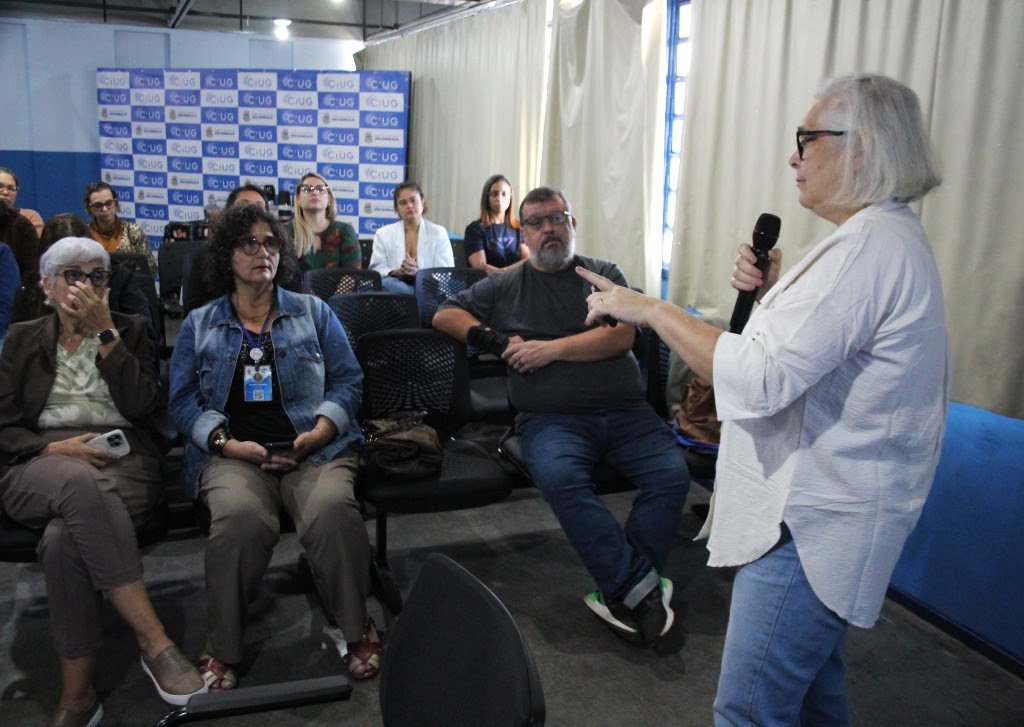 Professores da rede municipal aprendem em oficina sobre Inteligência Artificial