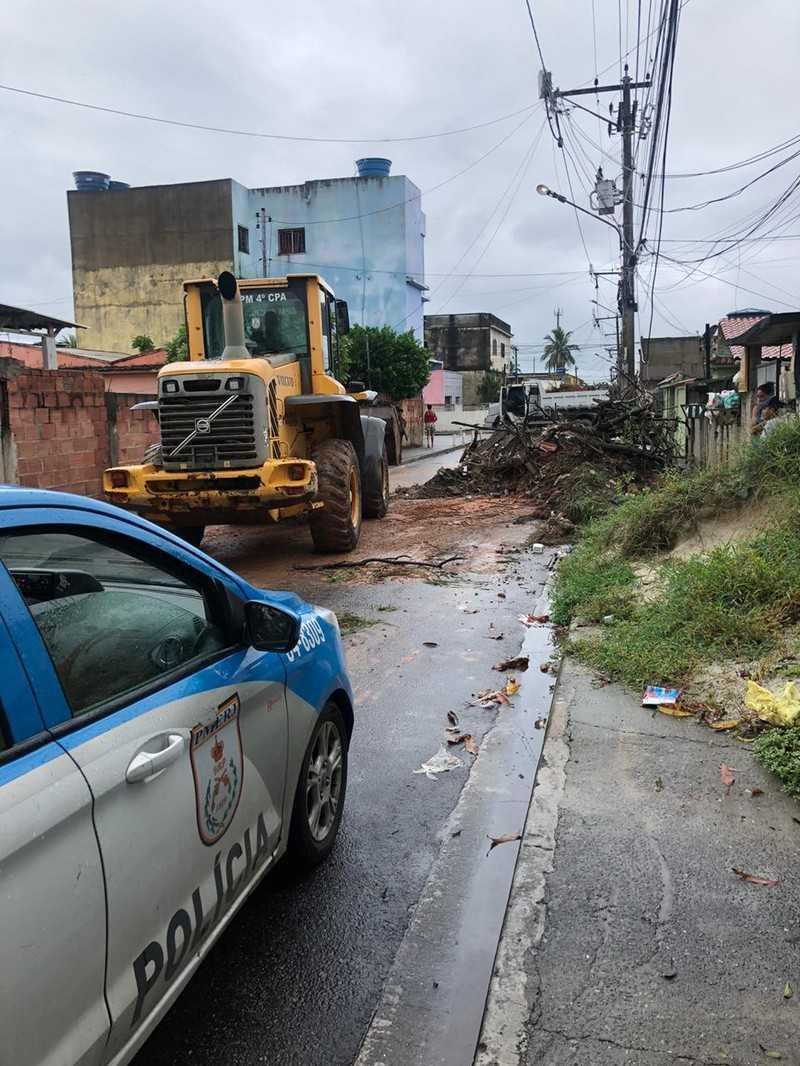 7º BPM remove 30 toneladas de barricadas e libera 17 pontos no Jardim Catarina, em São Gonçalo