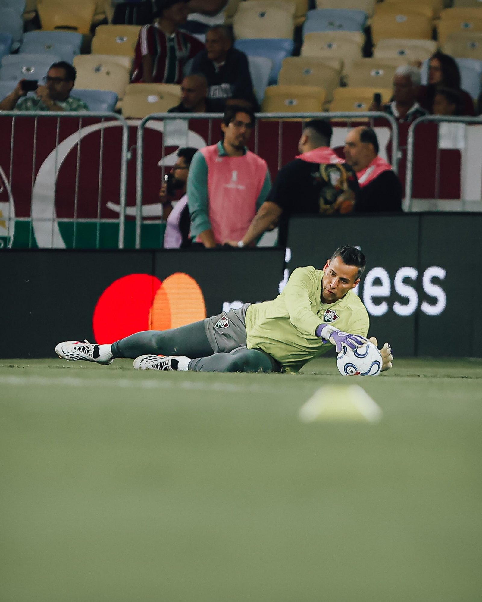 Fluminense empata com Rivadavia pela Libertadores, e Fábio é destaque