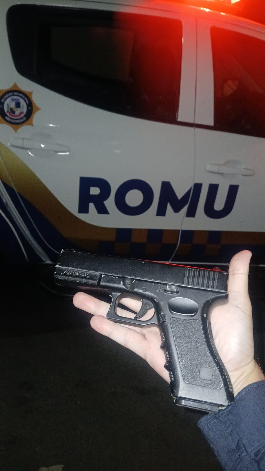 Vídeo corporal da Guarda registra perseguição e prisão de suspeitos de roubo em São Gonçalo