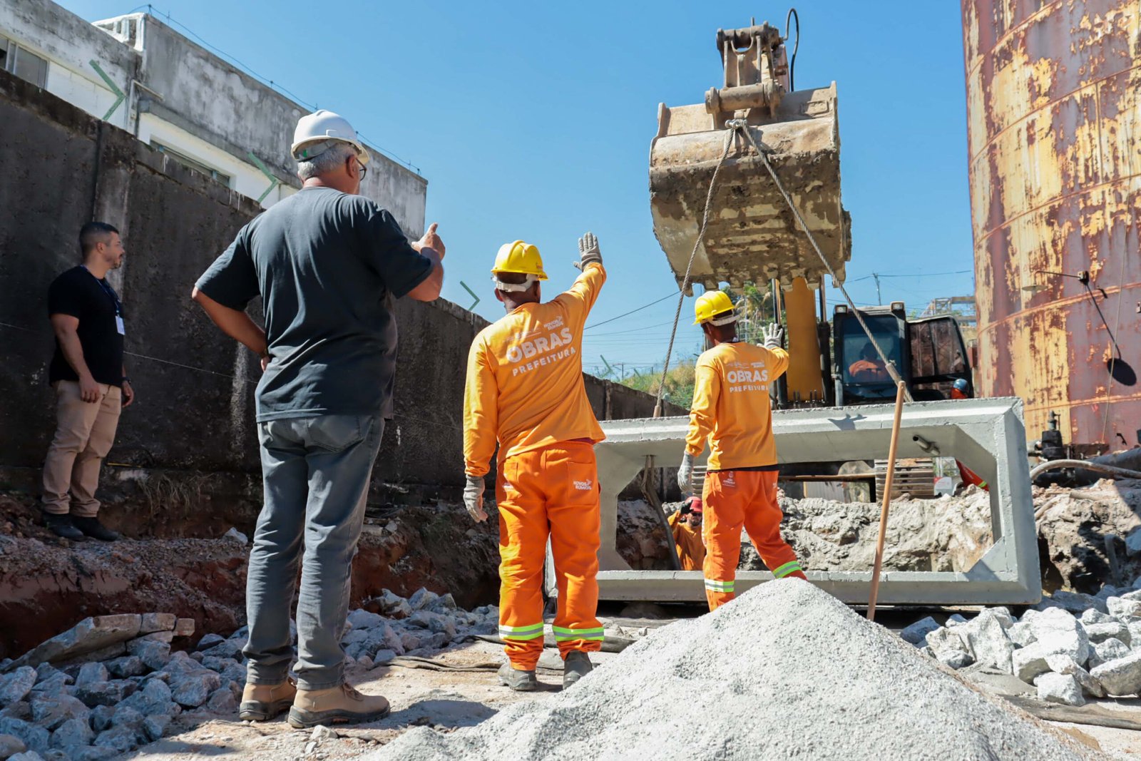 Prefeitura realiza obras de drenagem nas ruas dos bairros do Gradim e Porto Velho