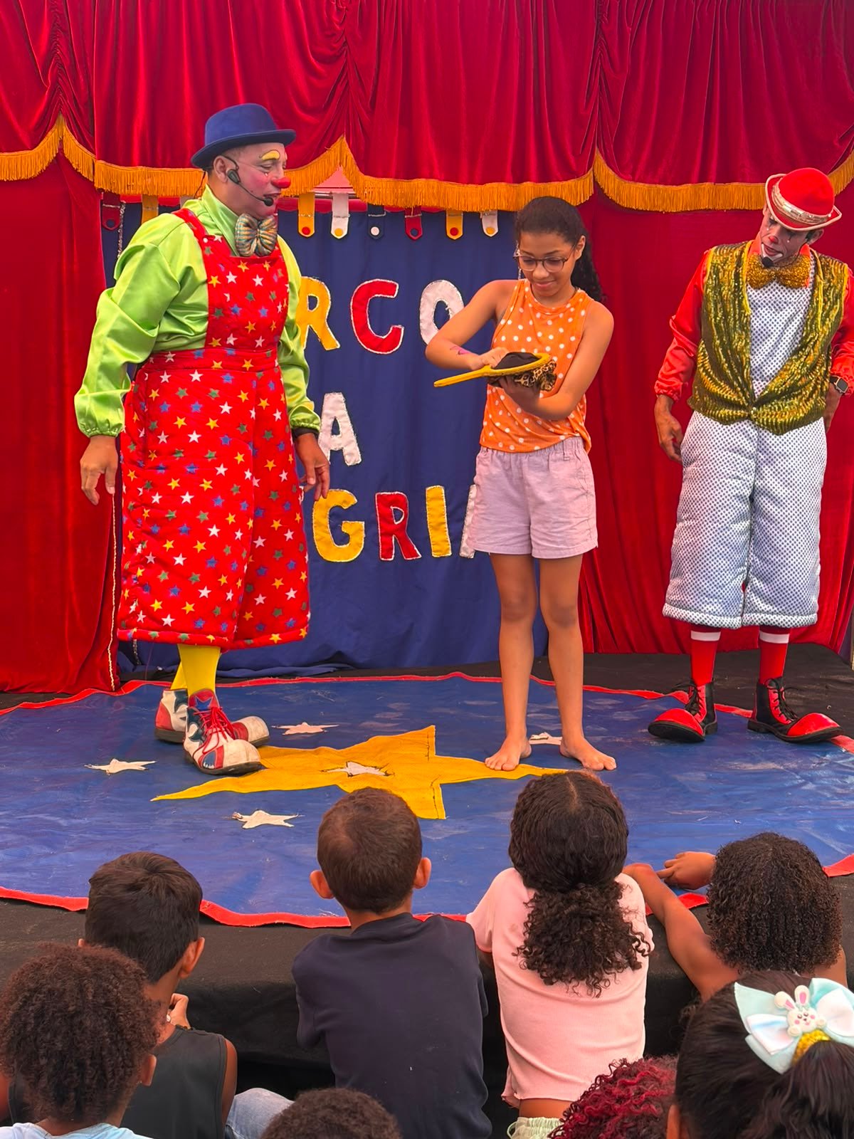 Caravana de Arte e Lazer leva diversão para famílias do Engenho do Roçado, em São Gonçalo