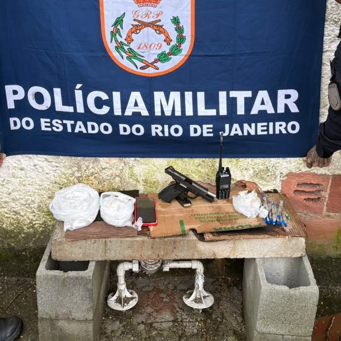 Dupla é presa com pistola, drogas e rádio transmissor no Novo México, em São Gonçalo