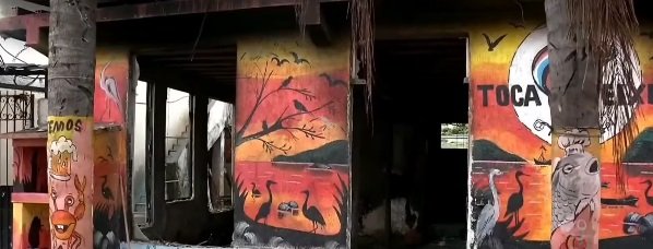 Quiosque é destruído por incêndio na Praia das Pedrinhas, em São Gonçalo
