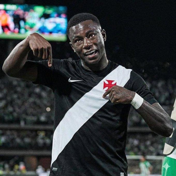 Vasco vira sobre o Corinthians nos minutos finais e vence por 3 a 2 em São Januário