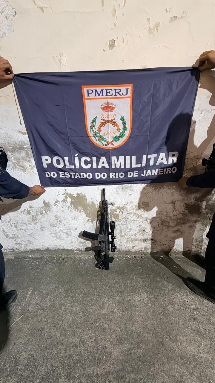 Polícia apreende fuzil após troca de tiros na comunidade do Salgueiro, em São Gonçalo