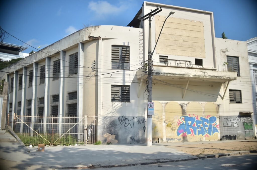 Teatro Leopoldo Fróes será restaurado e reaberto após décadas fechado