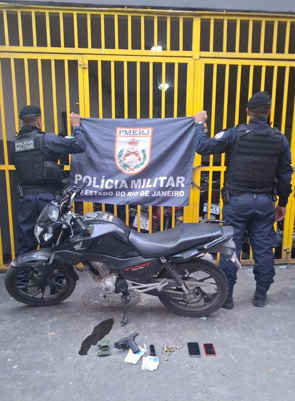 Confronto no Bairro Amendoeira deixa suspeito morto, outro detido e policial militar baleado em São Gonçalo