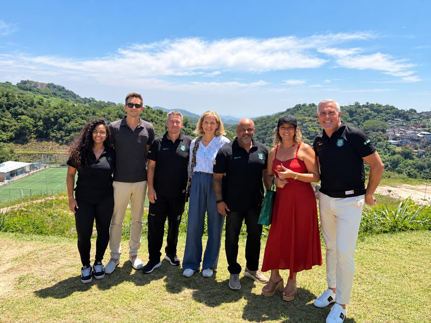 Britânicos visitam projeto social de críquete que transforma vidas no Caramujo