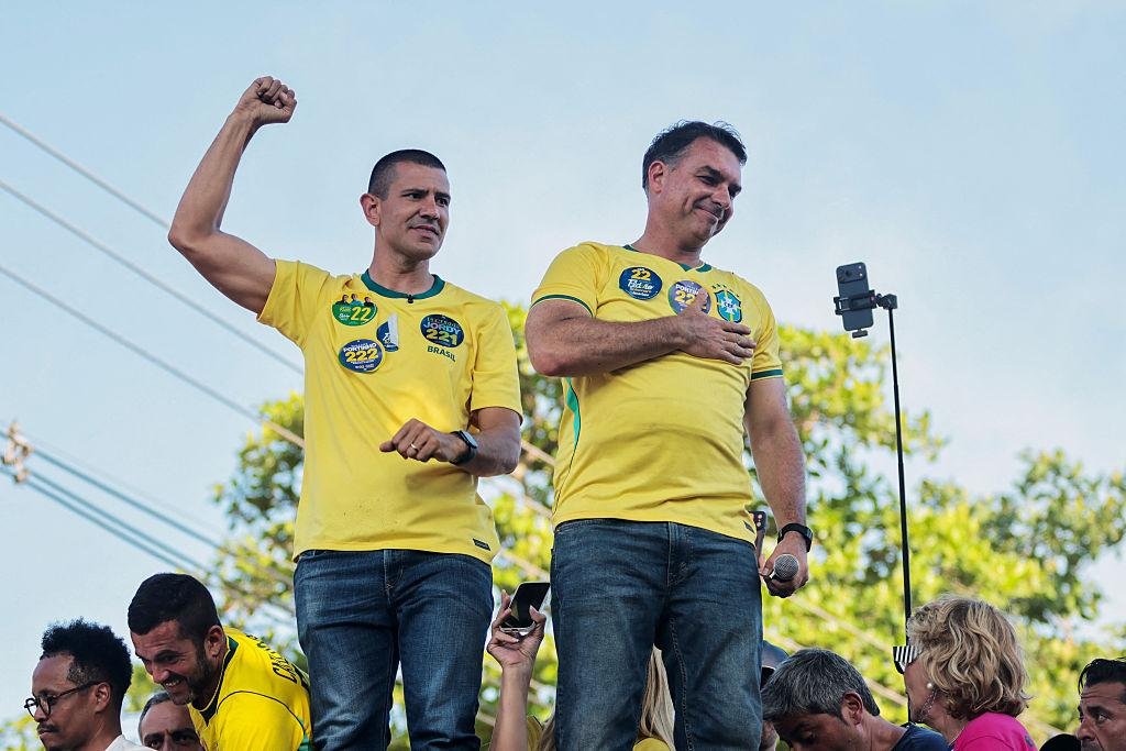 Motociata de Flávio Bolsonaro e Douglas Ruas agita São Gonçalo neste sábado