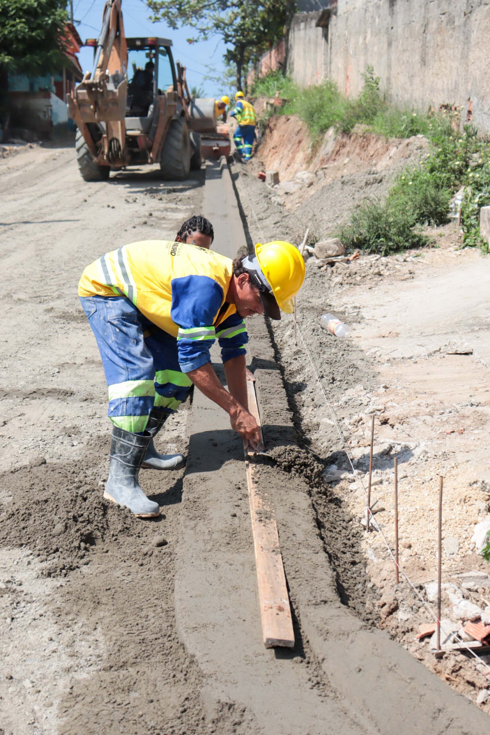 Morador do bairro Eliane comemora transformação de rua após obras de pavimentação
