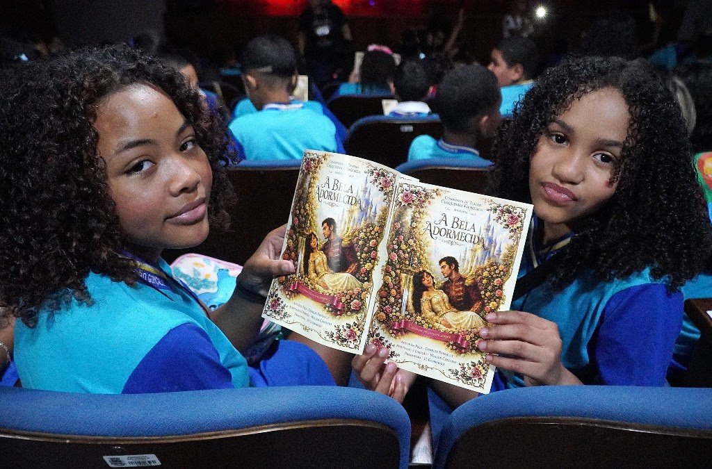 Alunos de quatro escolas de São Gonçalo têm experiência cultural no Teatro Municipal