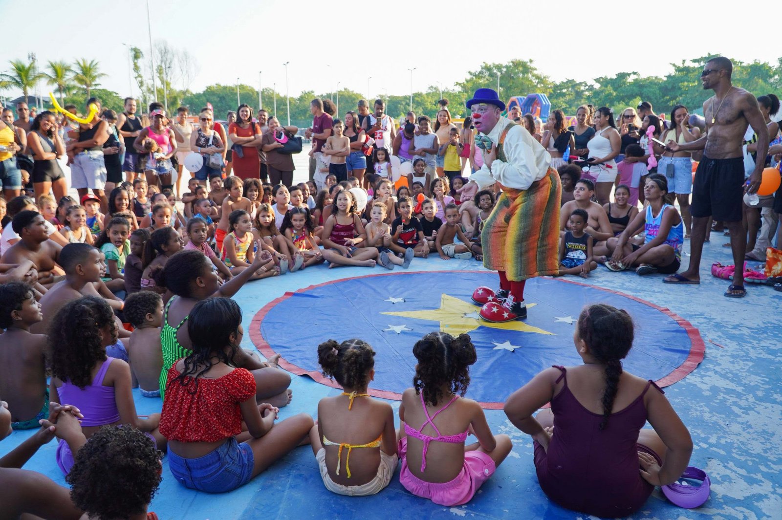 Caravana de Arte e Lazer leva diversão a três bairros de São Gonçalo